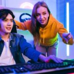 Di Balik Layar Juara: 10 Peran Penting Coach dan Analis dalam Tim Esports